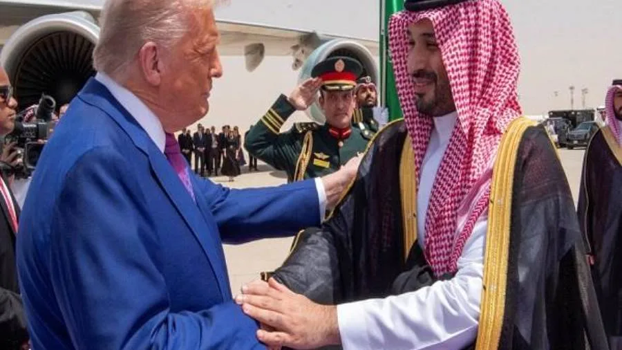 ترامب: تعاوننا مع السعودية هو أساس الاستقرار، وعلى إيران أن تقبل العرض الأمريكي بلا تردد. ترامب: تعاوننا مع السعودية هو أساس الاستقرار، وعلى إيران أن تقبل العرض الأمريكي بلا تردد.