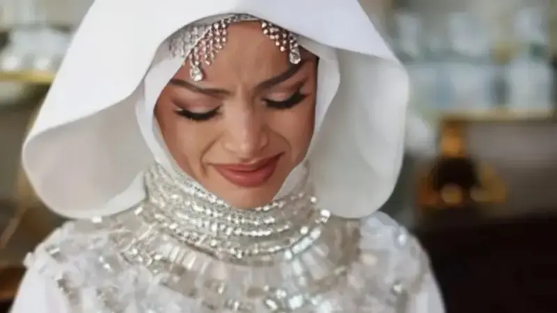 من هو زوج الشيف عبير الصغير بعد أن قدم لها مصحفًا كهدية زفاف؟ من هو زوج الشيف عبير الصغير بعد أن قدم لها مصحفًا كهدية زفاف؟
