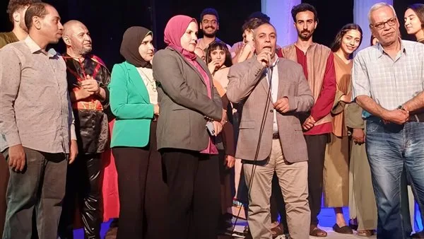 “اليوم الذي انتهى فيه الغناء”.. فرقة الفيوم تستمر في تقديم عروضها المسرحية الليلية “اليوم الذي انتهى فيه الغناء”.. فرقة الفيوم تستمر في تقديم عروضها المسرحية الليلية