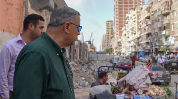 خلال زيارة مفاجئة.. محافظ الإسكندرية يأمر بالاحتفاظ بالسيارات غير المرخصة وإزالة تجاوزات الباعة الجائلين