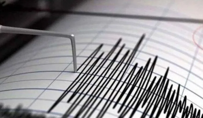 اليونان تنبه من احتمال تسونامي عقب الزلزال اليونان تنبه من احتمال تسونامي عقب الزلزال