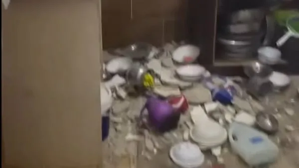 “تحطيم السقف والمطبخ” .. فيديو يسجل تداعيات زلزال مطروح اليوم “تحطيم السقف والمطبخ” .. فيديو يسجل تداعيات زلزال مطروح اليوم