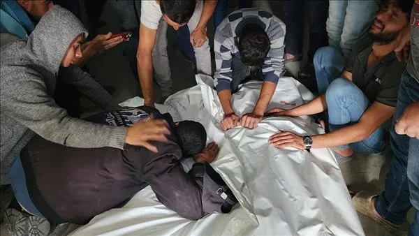 عاجل: استشهاد 4 أفراد نتيجة غارة للاحتلال على منزل في مخيم جباليا شمال غزة عاجل: استشهاد 4 أفراد نتيجة غارة للاحتلال على منزل في مخيم جباليا شمال غزة