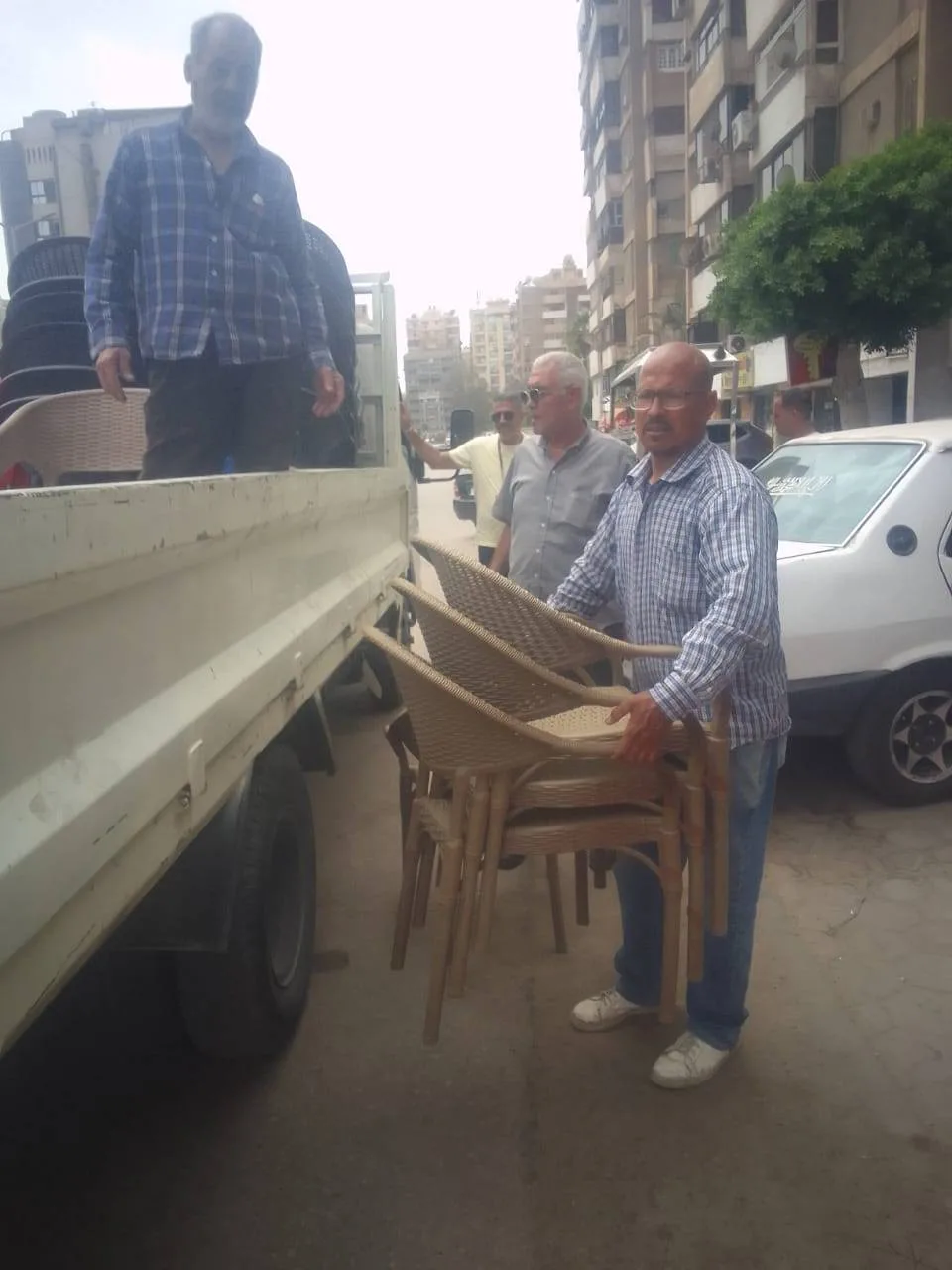 رئيس حي شرق مدينة نصر يباشر حملات واسعة لإزالة المخالفات في شوارع الواحة ومهدي عرفة | صور رئيس حي شرق مدينة نصر يباشر حملات واسعة لإزالة المخالفات في شوارع الواحة ومهدي عرفة | صور