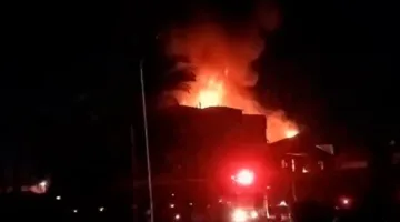 إخماد حريق في مخزن للملابس بمدينة العاشر من رمضان