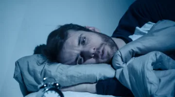 دراسة تكشف عن المخاطر الخفية لعدم انتظام النوم