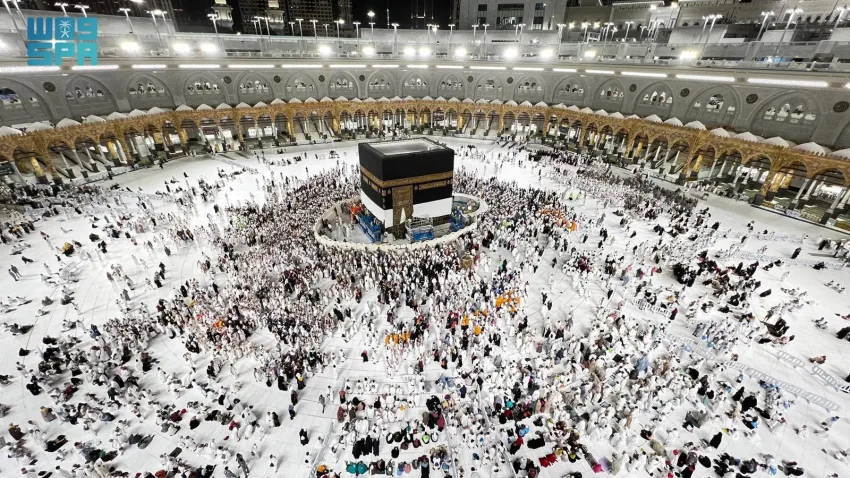 رفع ستار الكعبة المشرفة استعدادًا لموسم الحج (1446هـ) رفع ستار الكعبة المشرفة استعدادًا لموسم الحج (1446هـ)
