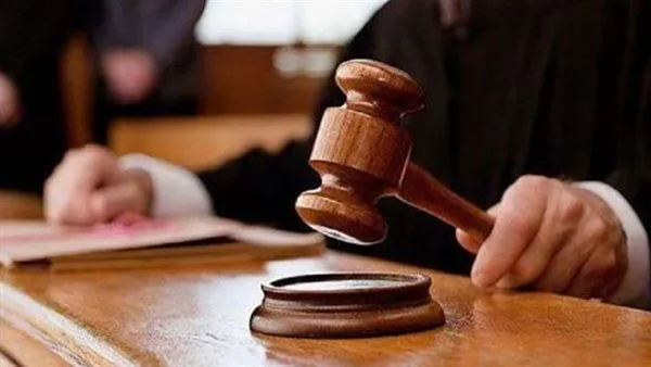 محكمة الجنايات في البحر الأحمر تنظر في قضية ثمانية متهمين بقتل امرأة وإخفاء جثتها في حقيبة سفر محكمة الجنايات في البحر الأحمر تنظر في قضية ثمانية متهمين بقتل امرأة وإخفاء جثتها في حقيبة سفر
