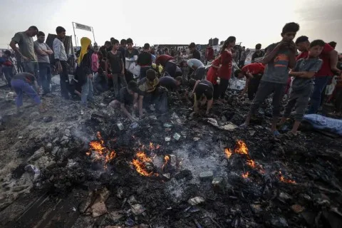 مخلفات إسرائيلية في غزة: “لعبة” مُفخخة تحول رحلة بحث عن الطعام إلى كارثة مخلفات إسرائيلية في غزة: “لعبة” مُفخخة تحول رحلة بحث عن الطعام إلى كارثة