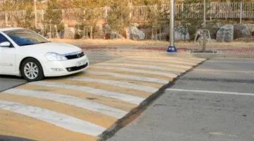 الداخلية تتفاعل مع شكوى سكان شارع ستاد العريش وتخطط لوضع 6 مطبات صناعية في كلا الاتجاهين.