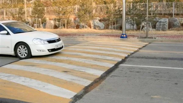 الداخلية تتفاعل مع شكوى سكان شارع ستاد العريش وتخطط لوضع 6 مطبات صناعية في كلا الاتجاهين. الداخلية تتفاعل مع شكوى سكان شارع ستاد العريش وتخطط لوضع 6 مطبات صناعية في كلا الاتجاهين.