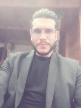 يونس طير: جزء بسيط من الكيان الذي يتوق إلى غبار البشر العظماء