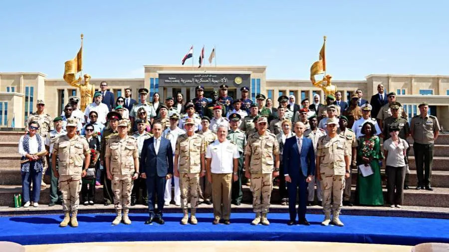 القوات المسلحة تنظم جولة للملحقين العسكريين في الأكاديمية العسكرية والمشروعات الوطنية القوات المسلحة تنظم جولة للملحقين العسكريين في الأكاديمية العسكرية والمشروعات الوطنية