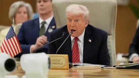 خلال القمة بين دول الخليج وأمريكا.. ترامب يتطلع إلى إبرام اتفاق مع إيران وانضمام دول جديدة إلى “اتفاقيات أبراهام” ويشير إلى فرصة للبنان. خلال القمة بين دول الخليج وأمريكا.. ترامب يتطلع إلى إبرام اتفاق مع إيران وانضمام دول جديدة إلى “اتفاقيات أبراهام” ويشير إلى فرصة للبنان.