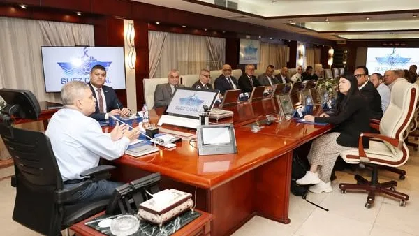 رئيس هيئة قناة السويس يستعرض مع وفد مجموعة ميرسك فرص التعاون المشترك. رئيس هيئة قناة السويس يستعرض مع وفد مجموعة ميرسك فرص التعاون المشترك.