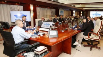 مصر تطلب من ميرسك العالمية تعديل مواعيد إبحارها واستئناف العبور التدريجي عبر قناة السويس.