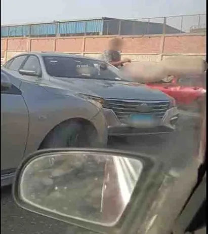 اعتقال قائد سيارة خاصة كان يسير في الاتجاه المعاكس وأدى حركات غير لائقة لشخص في الشروق اعتقال قائد سيارة خاصة كان يسير في الاتجاه المعاكس وأدى حركات غير لائقة لشخص في الشروق