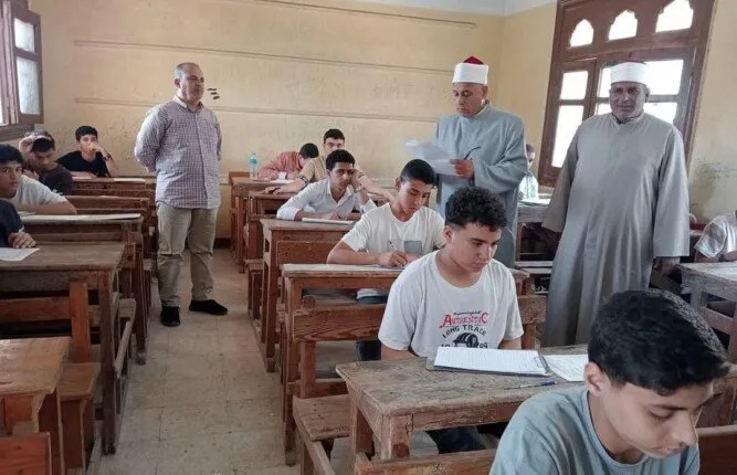 في اليوم الأول، رئيس المنطقة الأزهرية بالقليوبية يراقب امتحانات الشهادتين الابتدائية والإعدادية. في اليوم الأول، رئيس المنطقة الأزهرية بالقليوبية يراقب امتحانات الشهادتين الابتدائية والإعدادية.