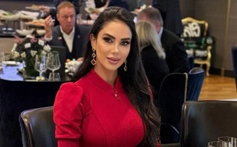 أحلام العجارمة تثير controversy بعد زواجها من أحمد المحمدي وسط اتهامات بتعدد الأزواج. أحلام العجارمة تثير controversy بعد زواجها من أحمد المحمدي وسط اتهامات بتعدد الأزواج.