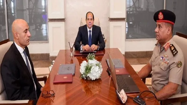 الرئيس السيسي يأمر بتحسين طرق اختيار المعلمين بالتعاون مع وزير التربية والتعليم الرئيس السيسي يأمر بتحسين طرق اختيار المعلمين بالتعاون مع وزير التربية والتعليم