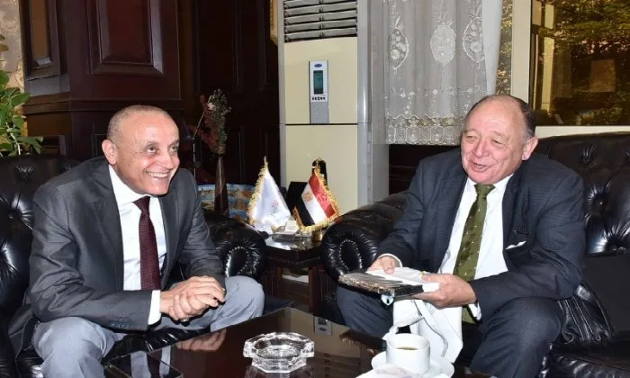 محافظ الأقصر يلتقي بالسفير الأرجنتيني لمناقشة تعزيز التعاون السياحي محافظ الأقصر يلتقي بالسفير الأرجنتيني لمناقشة تعزيز التعاون السياحي