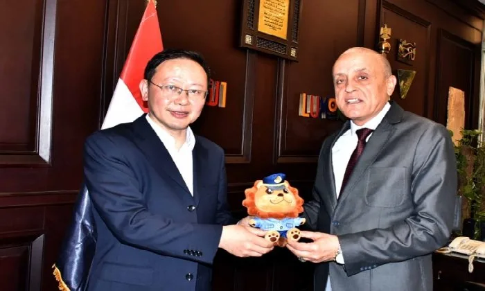 محافظ الأقصر يستقبل وفدًا صينيًا رفيعًا لمناقشة فرص الاستثمار في السياحة والزراعة والطاقة محافظ الأقصر يستقبل وفدًا صينيًا رفيعًا لمناقشة فرص الاستثمار في السياحة والزراعة والطاقة