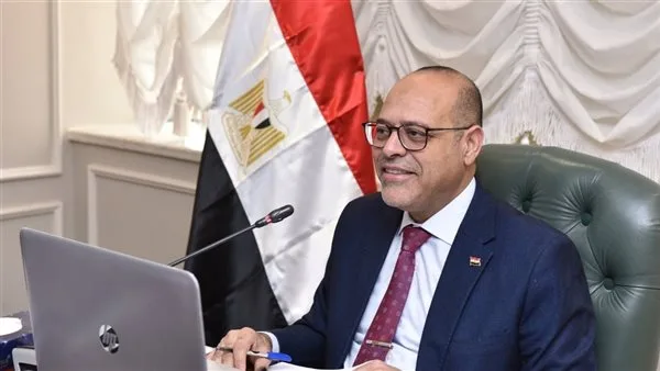 وزير العمل يعلن عن تمديد فترة التسجيل في بعض المناصب القيادية لشهر إضافي وزير العمل يعلن عن تمديد فترة التسجيل في بعض المناصب القيادية لشهر إضافي