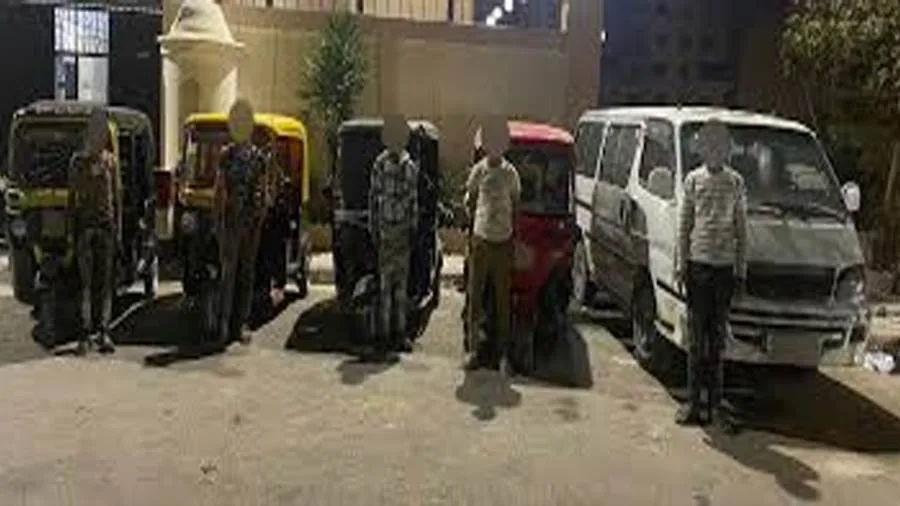 استكشاف تفاصيل تداول فيديو يظهر سائق سيارة وأربعة “توك توك” يؤدون حركات استعراضية في الإسكندرية استكشاف تفاصيل تداول فيديو يظهر سائق سيارة وأربعة “توك توك” يؤدون حركات استعراضية في الإسكندرية