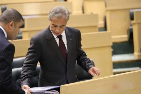 عودة نشاط ‘بورصة الأسماء’ في الأردن مع اقتراب تعديل وزاري: توقعات بتغييرات واسعة بعد انتهاء دورة البرلمان واحتفالات الاستقلال، مع إمكانية تغير وزاري في ‘الخارجية’ ورحيل 5 وزراء على الأقل.