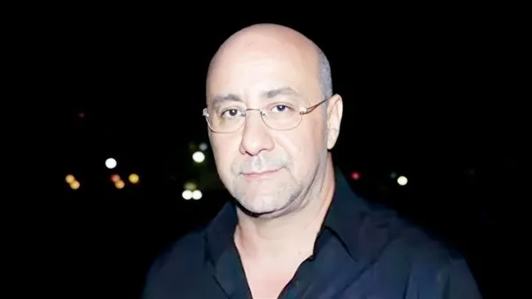 الشاعر بهاء الدين محمد يجري عملية جراحية دقيقة ويطمئن متابعيه بشأن صحته. الشاعر بهاء الدين محمد يجري عملية جراحية دقيقة ويطمئن متابعيه بشأن صحته.