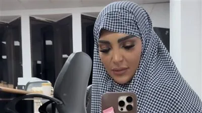 سالي عبد السلام: أضع الماكياج والطلاء لأن لدي عمل ولا أريد أن أضيع وقت المغرب. سالي عبد السلام: أضع الماكياج والطلاء لأن لدي عمل ولا أريد أن أضيع وقت المغرب.