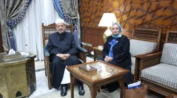 شيخ الأزهر يبارك للدكتورة أماني الشريف بمناسبة إعادة انتخابها كنائبة لرئيس جامعة عموم إفريقيا