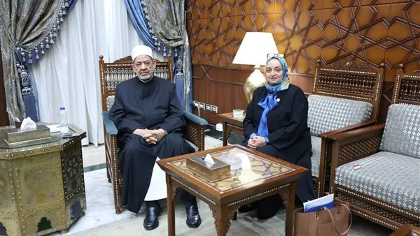 شيخ الأزهر يبارك للدكتورة أماني الشريف بمناسبة إعادة انتخابها كنائبة لرئيس جامعة عموم إفريقيا شيخ الأزهر يبارك للدكتورة أماني الشريف بمناسبة إعادة انتخابها كنائبة لرئيس جامعة عموم إفريقيا