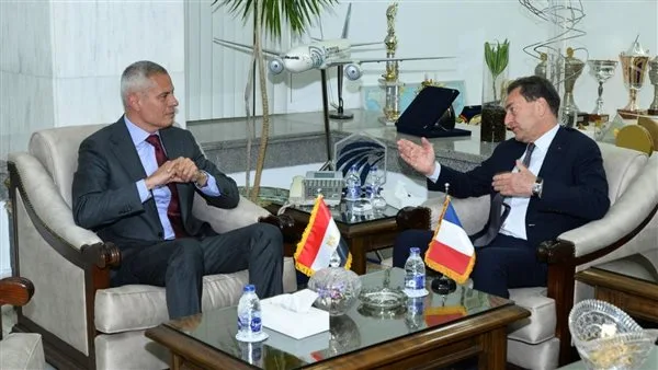 رئيس الشركة المصرية القابضة للطيران يلتقي بسفير فرنسا في مصر رئيس الشركة المصرية القابضة للطيران يلتقي بسفير فرنسا في مصر