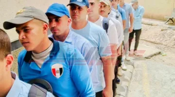طلاب التربية العسكرية في جامعة كفر الشيخ يقدمون تبرعات بالدم للمستشفى الجامعي.