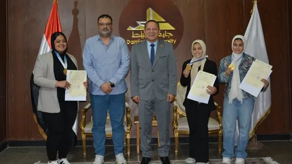 رئيس الجامعة يوجه التكريم للطالبة الفائزة في مسابقة رفع الأثقال للجامعات المصرية رئيس الجامعة يوجه التكريم للطالبة الفائزة في مسابقة رفع الأثقال للجامعات المصرية