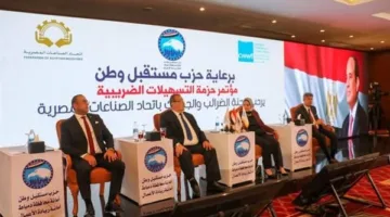 رئيس مصلحة الضرائب في دمياط يبحث في التسهيلات الجديدة