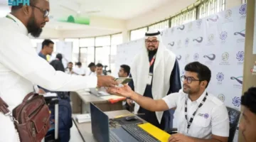 خدمة تصنيف وتغليف الأمتعة في مشروع طريق مكة.. من بنجلاديش إلى مكان إقامة المستفيد