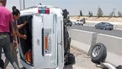إصابة 6 أفراد جراء انقلاب سيارة أجرة في الفيوم إصابة 6 أفراد جراء انقلاب سيارة أجرة في الفيوم