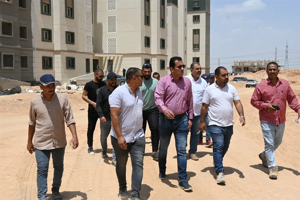 رئيس جهاز مدينة العاشر من رمضان يتابع تقدم مشروع “الإسكان المستدام” رئيس جهاز مدينة العاشر من رمضان يتابع تقدم مشروع “الإسكان المستدام”