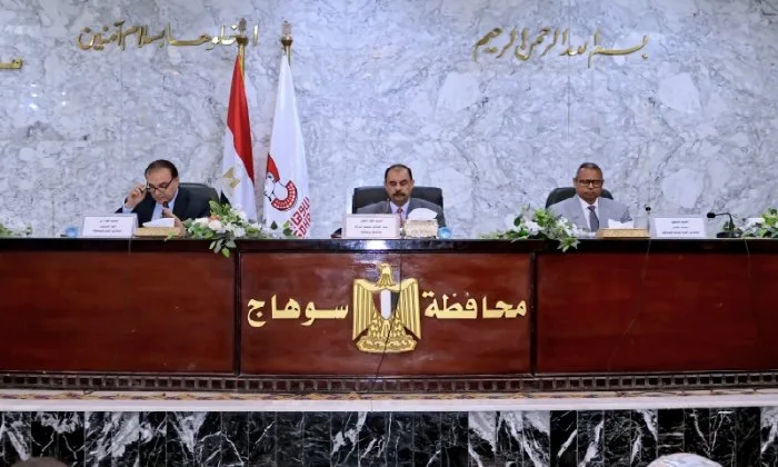 محافظ سوهاج يطالب بتعجيل إنهاء إجراءات التصالح في مخالفات البناء محافظ سوهاج يطالب بتعجيل إنهاء إجراءات التصالح في مخالفات البناء
