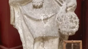بعد تحديث سيناريو العرض.. المتحف المصري في التحرير يعلن عن عرض تمثال حجري يعود للعصر اليوناني الروماني لهيراكليس