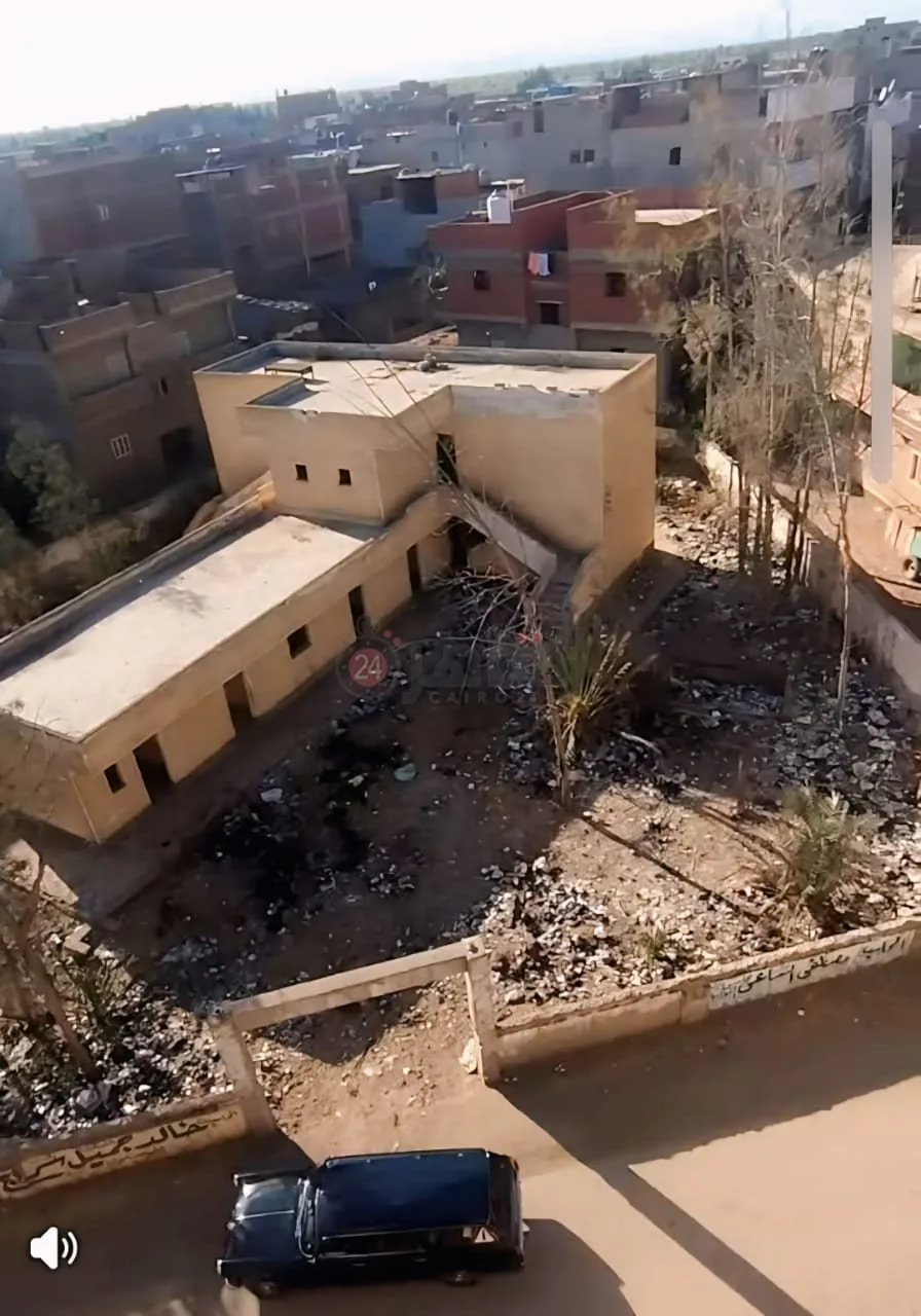 سكان قرية شرقية المعصرة في الدقهلية يشتكون من توقف خدمات الوحدة الصحية منذ ثلاث سنوات وتحولها إلى مكب للنفايات. سكان قرية شرقية المعصرة في الدقهلية يشتكون من توقف خدمات الوحدة الصحية منذ ثلاث سنوات وتحولها إلى مكب للنفايات.