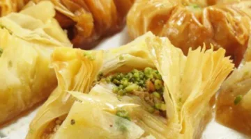 بـ 4 مكونات فقط: طريقة تحضير مثلثات الجلاش بالكريمة