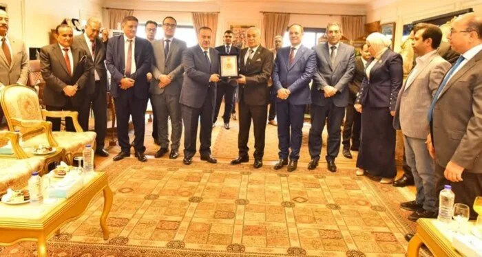 محافظ أسيوط ورئيس هيئة النيابة الإدارية يدشّنان مكتبًا جديدًا للهيئة محافظ أسيوط ورئيس هيئة النيابة الإدارية يدشّنان مكتبًا جديدًا للهيئة