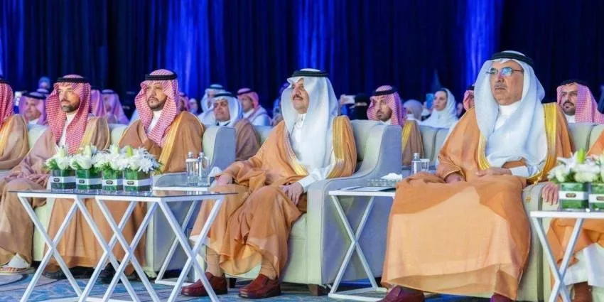 أمير المنطقة الشرقية: التحول الرقمي أساس رئيسي لتحقيق أهداف “الرؤية” أمير المنطقة الشرقية: التحول الرقمي أساس رئيسي لتحقيق أهداف “الرؤية”