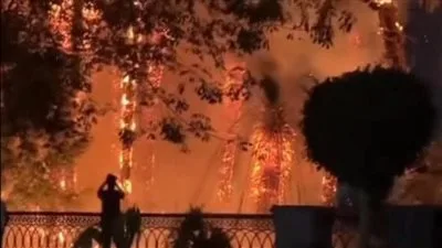 النيران تندلع واستجابة من الدفاع المدني.. حريق في كورنيش المعادي النيران تندلع واستجابة من الدفاع المدني.. حريق في كورنيش المعادي