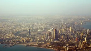 حالة الطقس في الكويت اليوم: حرارة معتدلة ليلاً وتوقعات لرياح قوية تسبب غباراً.