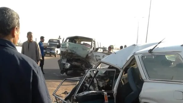 العربات تحولت إلى خردة.. وفاة و5 مصابين بينهم شقيقان نتيجة حادث اصطدام في قنا العربات تحولت إلى خردة.. وفاة و5 مصابين بينهم شقيقان نتيجة حادث اصطدام في قنا