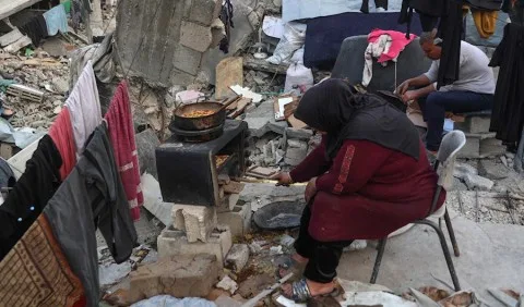 من الكارثة إلى الإبادة: مسنّة فلسطينية تستعرض ذكريات سبعين عامًا من المعاناة من الكارثة إلى الإبادة: مسنّة فلسطينية تستعرض ذكريات سبعين عامًا من المعاناة